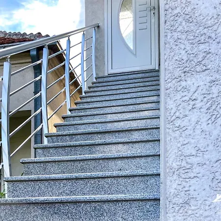 J&s - Apartment Gornja Toponica